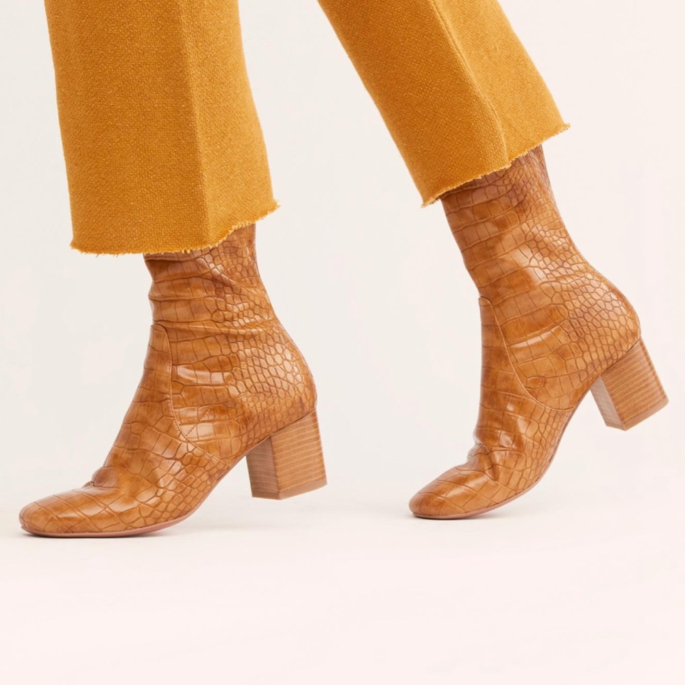 Silent D Josie boots size 7/37